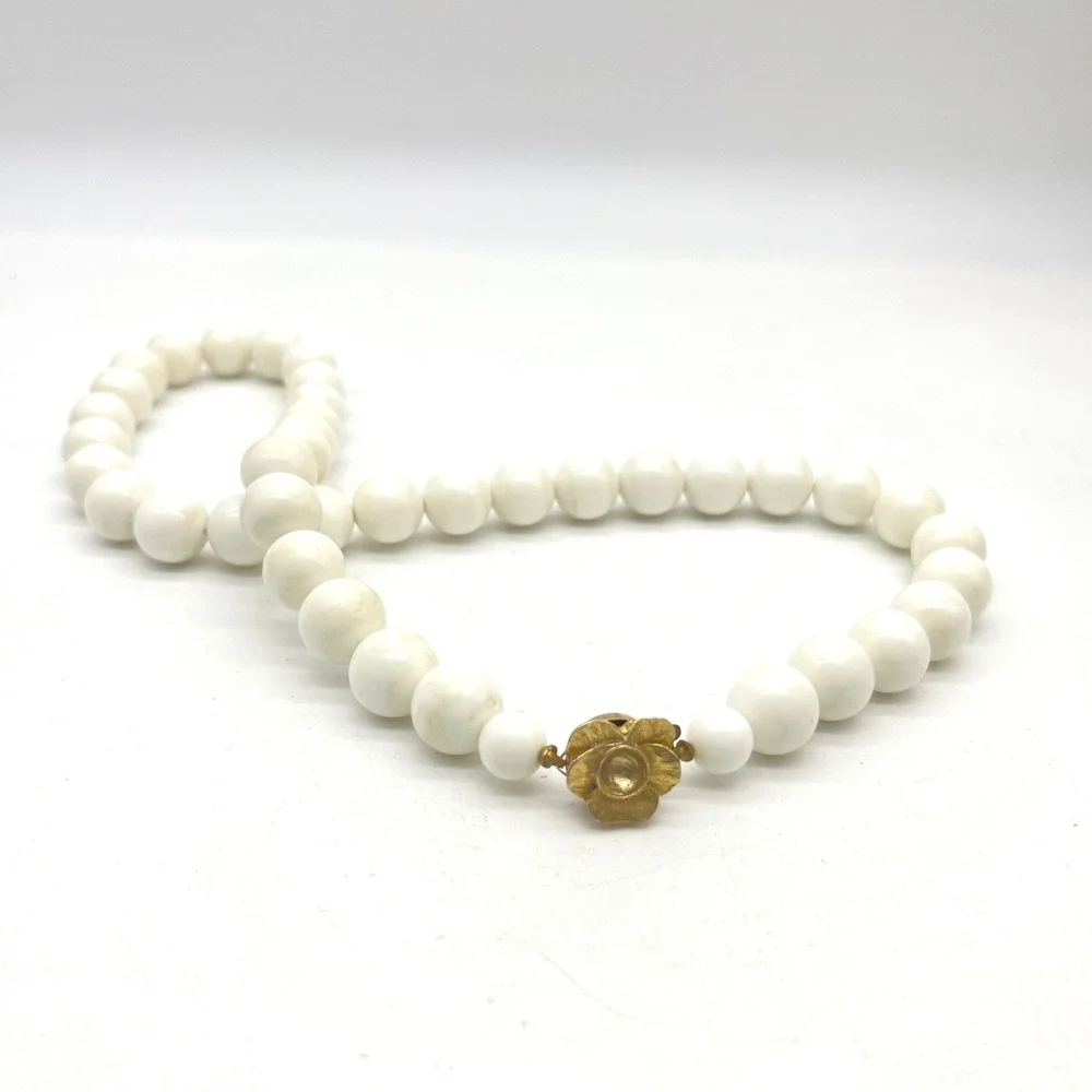 Vintage White Round Bead Necklace Gold Tone Floral Flower Clasp 22 Inch Strand
